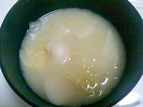 寒い冬に食べるさといもと白菜の味噌汁。